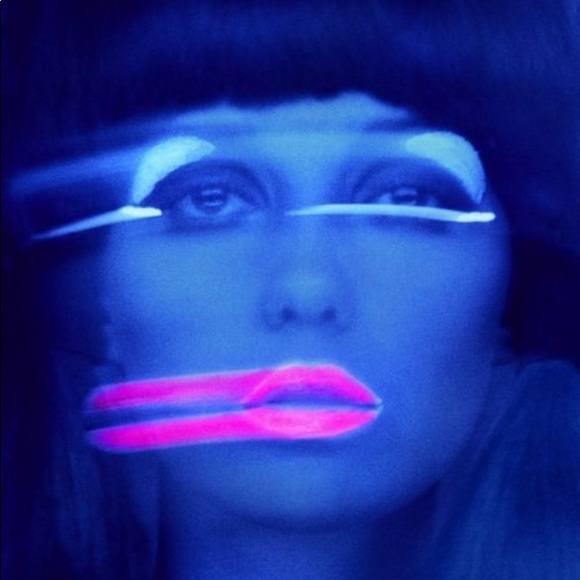 Meet Your Posher, Liz - Picture 1 of 8